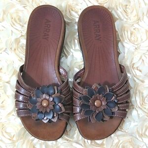 Array Brown Slip-on Sandals Flower Leather Sz 8 M